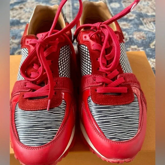 Louis Vuitton Sneakers - Picture 3 of 4